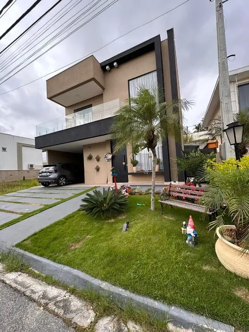 Chácara com 3 quartos à venda, 230m2 em Jardim Maria Amélia, Jacarei - SP - imagem 4 Foto 4 de Chácara com 3 quartos à venda, 230m2 em Jardim Maria Amélia, Jacarei - SP