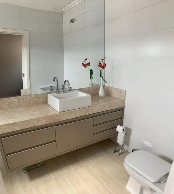 Chácara com 4 quartos à venda, 200m2 em Jardim Crystal Park, Jacarei - SP - imagem 3 Foto 3 de Chácara com 4 quartos à venda, 200m2 em Jardim Crystal Park, Jacarei - SP