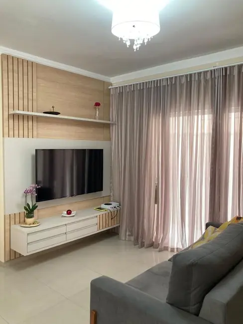 Chácara com 4 quartos à venda, 200m2 em Jardim Crystal Park, Jacarei - SP - imagem 7 Foto 7 de Chácara com 4 quartos à venda, 200m2 em Jardim Crystal Park, Jacarei - SP