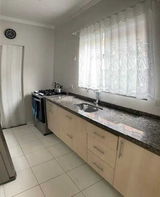Chácara com 4 quartos à venda, 200m2 em Jardim Crystal Park, Jacarei - SP - imagem 5 Foto 5 de Chácara com 4 quartos à venda, 200m2 em Jardim Crystal Park, Jacarei - SP