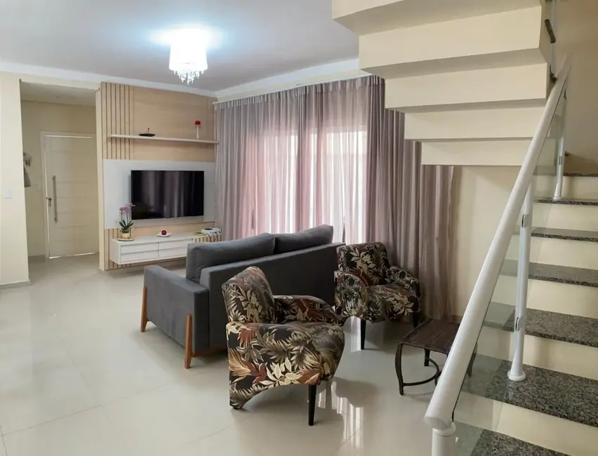 Chácara com 4 quartos à venda, 200m2 em Jardim Crystal Park, Jacarei - SP - imagem 6 Foto 6 de Chácara com 4 quartos à venda, 200m2 em Jardim Crystal Park, Jacarei - SP