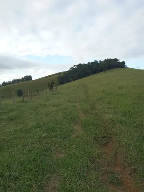 Sítio / Rancho à venda, 200m2 em Paraibuna - SP - imagem 1 Foto 1 de Sítio / Rancho à venda, 200m2 em Paraibuna - SP