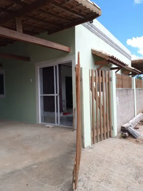 Chácara com 2 quartos à venda, 130m2 em Centro, Paraibuna - SP - imagem 3 Foto 3 de Chácara com 2 quartos à venda, 130m2 em Centro, Paraibuna - SP