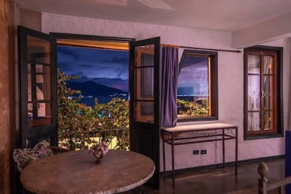 Pousada com 10 quartos à venda, 5200m2 em Centro, Ilhabela - SP - imagem 3 Foto 3 de Pousada com 10 quartos à venda, 5200m2 em Centro, Ilhabela - SP