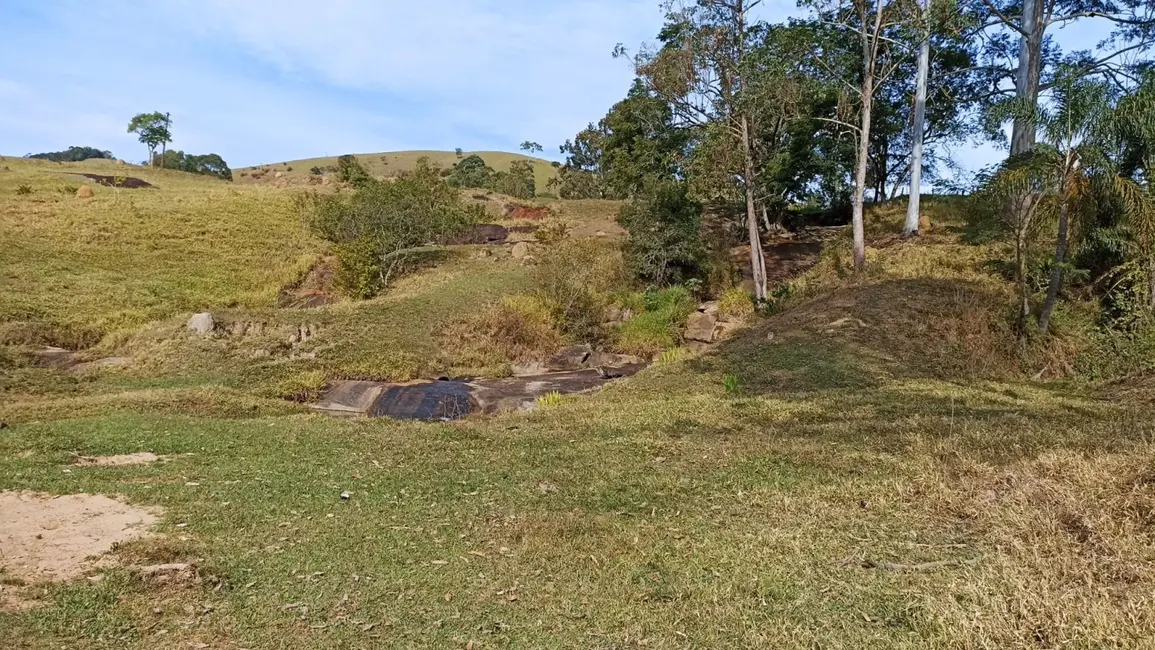 Sítio / Rancho com 3 quartos à venda, 200m2 em Jambeiro - SP - imagem 3 Foto 3 de Sítio / Rancho com 3 quartos à venda, 200m2 em Jambeiro - SP
