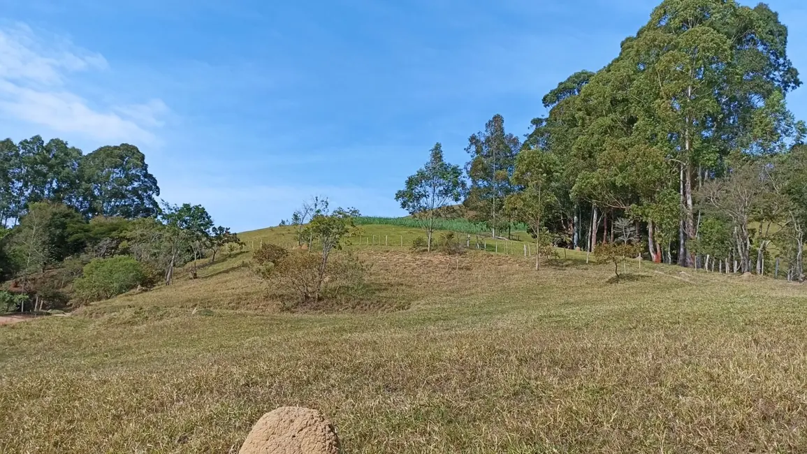 Sítio / Rancho com 3 quartos à venda, 200m2 em Jambeiro - SP - imagem 4 Foto 4 de Sítio / Rancho com 3 quartos à venda, 200m2 em Jambeiro - SP