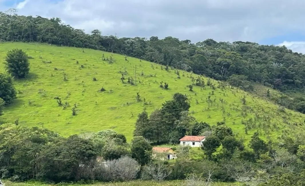 Fazenda / Haras com 2 quartos à venda, 200m2 em Centro, Paraibuna - SP - imagem 3 Foto 3 de Fazenda / Haras com 2 quartos à venda, 200m2 em Centro, Paraibuna - SP