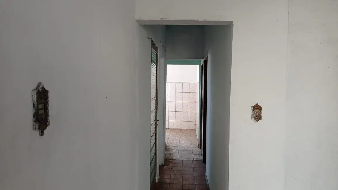Casa com 12 quartos à venda, 330m2 em Centro, Jacarei - SP - imagem 5 Foto 5 de Casa com 12 quartos à venda, 330m2 em Centro, Jacarei - SP