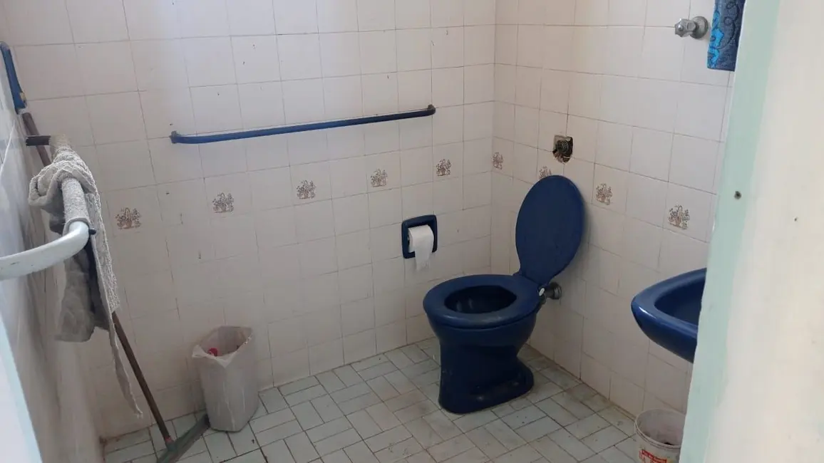 Casa com 12 quartos à venda, 330m2 em Centro, Jacarei - SP - imagem 6 Foto 6 de Casa com 12 quartos à venda, 330m2 em Centro, Jacarei - SP