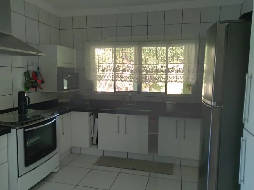 Casa de Condomínio com 4 quartos à venda, 215m2 em Paraibuna - SP - imagem 4 Foto 4 de Casa de Condomínio com 4 quartos à venda, 215m2 em Paraibuna - SP