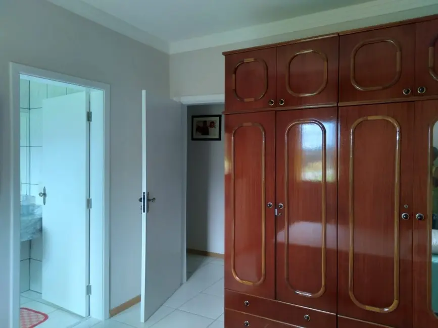 Casa de Condomínio com 4 quartos à venda, 215m2 em Paraibuna - SP - imagem 2 Foto 2 de Casa de Condomínio com 4 quartos à venda, 215m2 em Paraibuna - SP