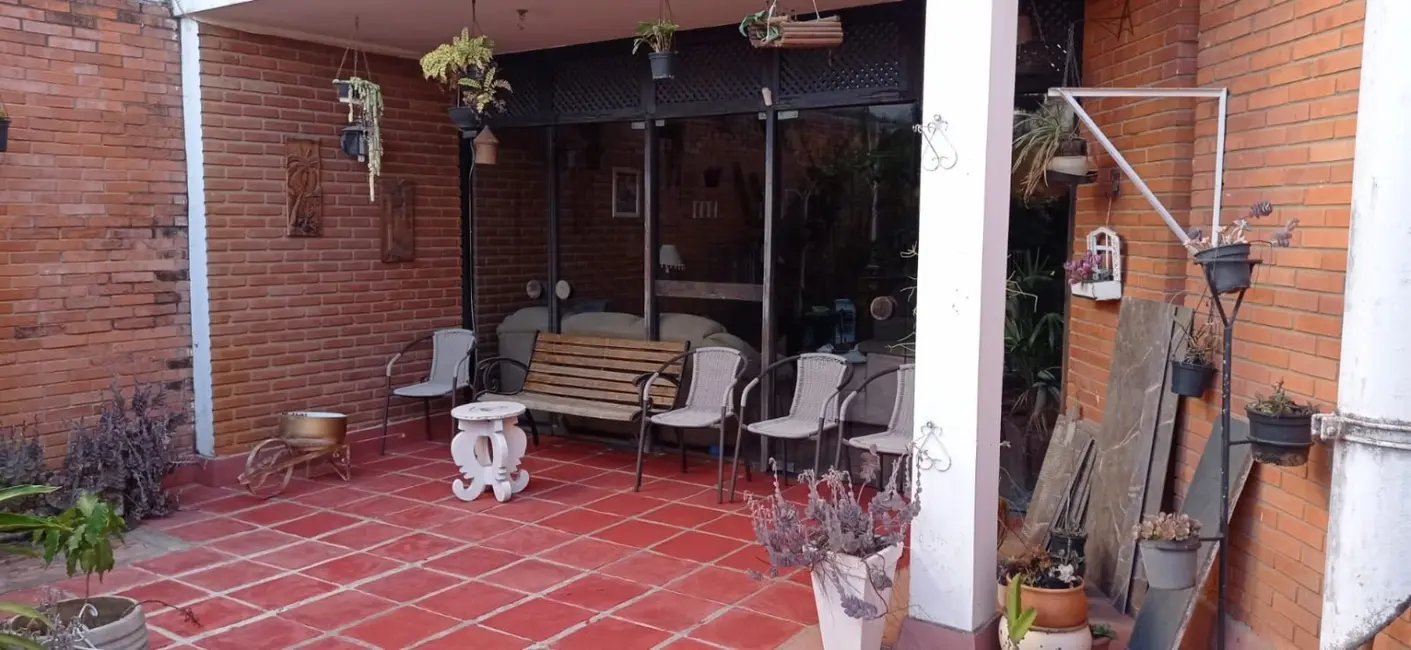 Casa com 4 quartos à venda, 220m2 em Centro, Jacarei - SP - imagem 7 Foto 7 de Casa com 4 quartos à venda, 220m2 em Centro, Jacarei - SP
