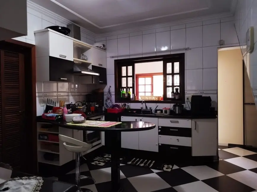 Foto 6 de Sobrado com 3 quartos à venda, 250m2 em Centro, Jacarei - SP