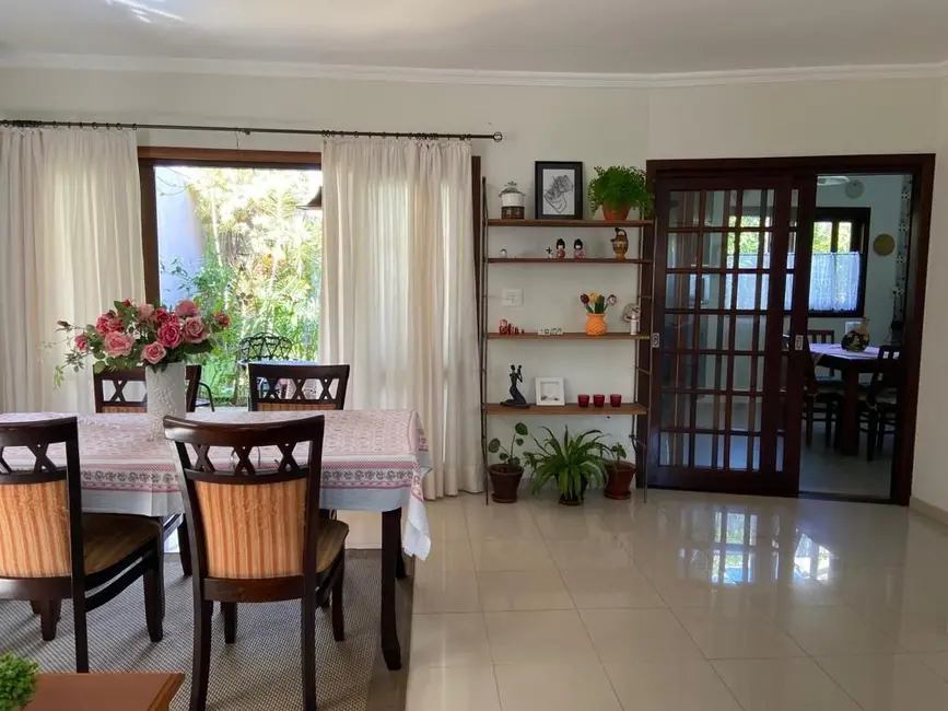 Sobrado com 3 quartos à venda, 255m2 em Jacarei - SP - imagem 3 Foto 3 de Sobrado com 3 quartos à venda, 255m2 em Jacarei - SP