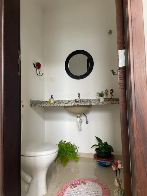 Sobrado com 3 quartos à venda, 255m2 em Jacarei - SP - imagem 9 Foto 9 de Sobrado com 3 quartos à venda, 255m2 em Jacarei - SP