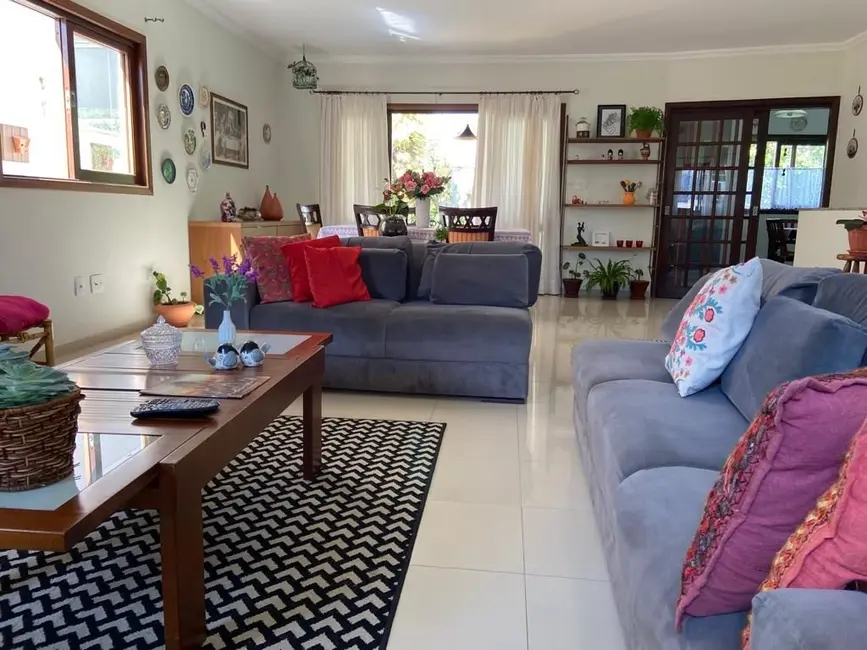 Sobrado com 3 quartos à venda, 255m2 em Jacarei - SP - imagem 1 Foto 1 de Sobrado com 3 quartos à venda, 255m2 em Jacarei - SP