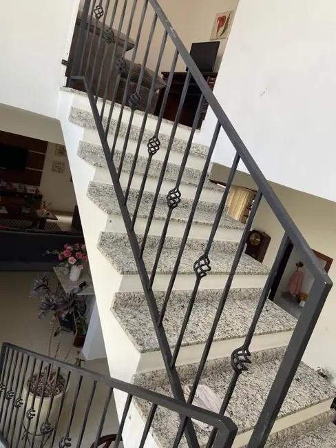 Sobrado com 3 quartos à venda, 255m2 em Jacarei - SP - imagem 7 Foto 7 de Sobrado com 3 quartos à venda, 255m2 em Jacarei - SP