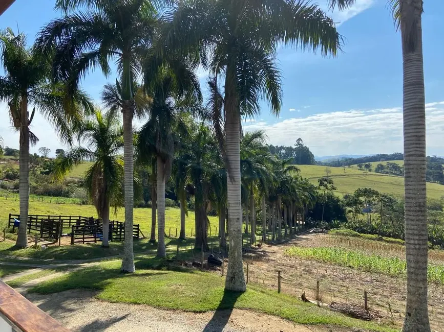 Chácara com 5 quartos à venda, 450m2 em Paraibuna - SP - imagem 3 Foto 3 de Chácara com 5 quartos à venda, 450m2 em Paraibuna - SP