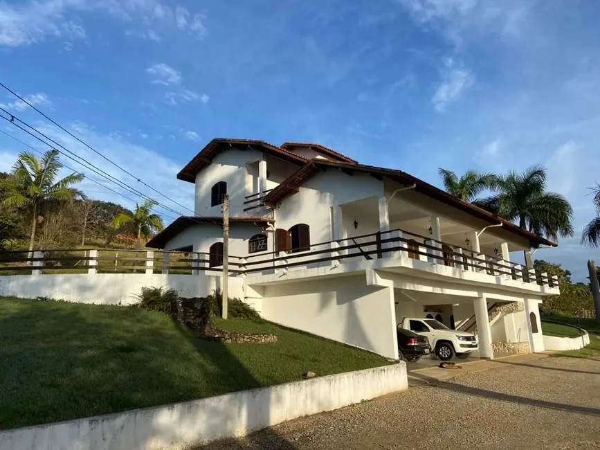 Chácara com 5 quartos à venda, 450m2 em Paraibuna - SP - imagem 1 Foto 1 de Chácara com 5 quartos à venda, 450m2 em Paraibuna - SP