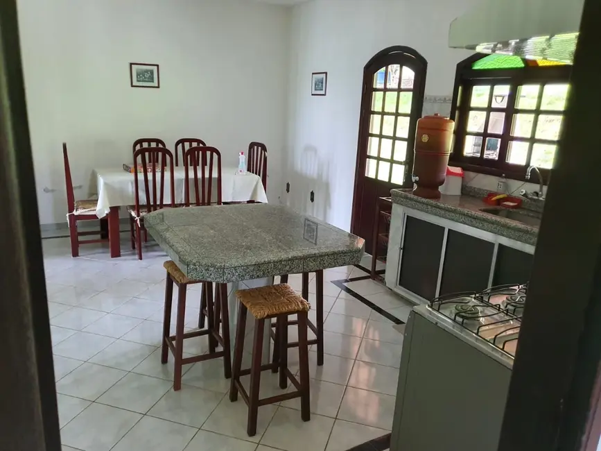 Chácara com 5 quartos à venda, 450m2 em Paraibuna - SP - imagem 4 Foto 4 de Chácara com 5 quartos à venda, 450m2 em Paraibuna - SP