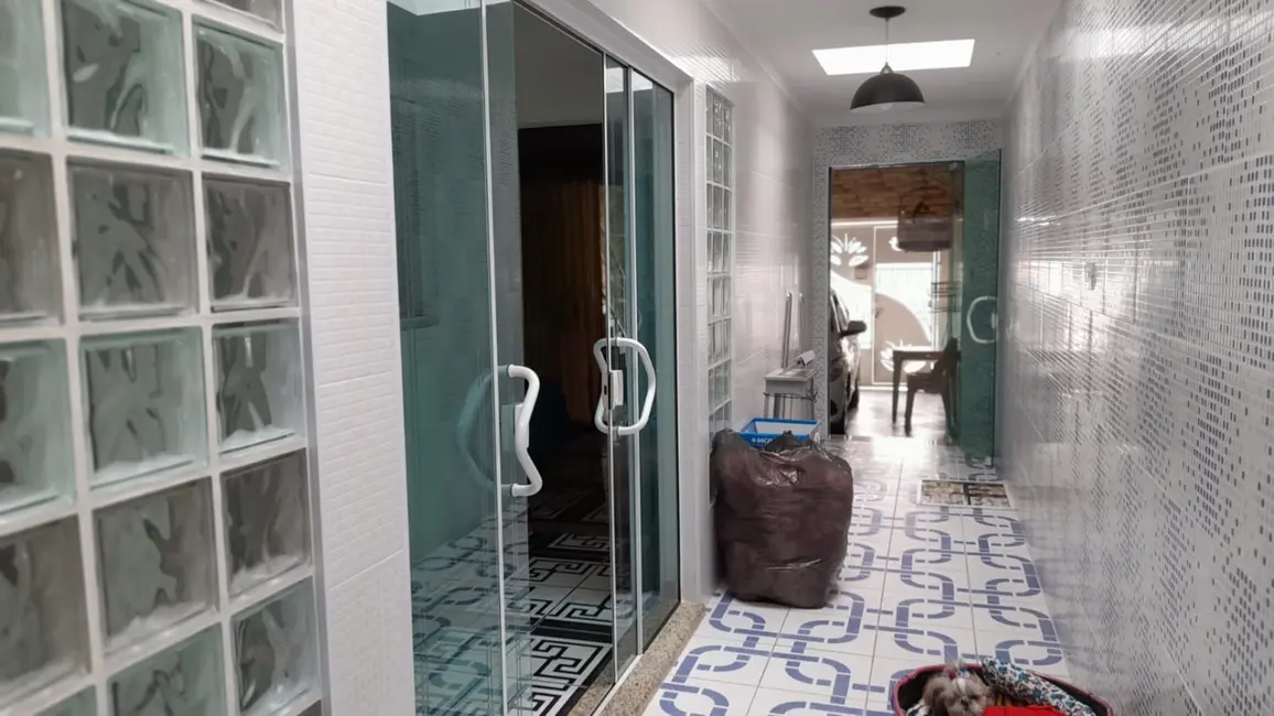Casa com 3 quartos à venda, 260m2 em Parque Califórnia, Jacarei - SP - imagem 1 Foto 1 de Casa com 3 quartos à venda, 260m2 em Parque Califórnia, Jacarei - SP