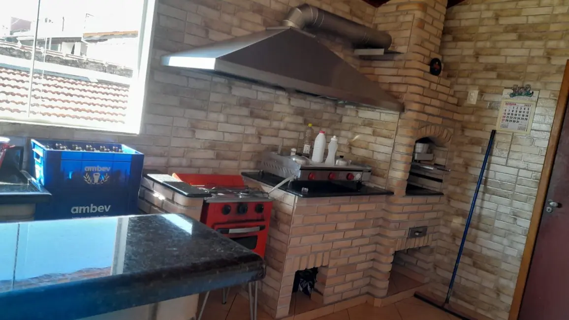 Casa com 3 quartos à venda, 260m2 em Parque Califórnia, Jacarei - SP - imagem 2 Foto 2 de Casa com 3 quartos à venda, 260m2 em Parque Califórnia, Jacarei - SP