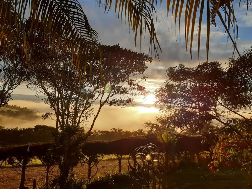 Chácara com 4 quartos à venda, 350m2 em Centro, Paraibuna - SP - imagem 8 Foto 8 de Chácara com 4 quartos à venda, 350m2 em Centro, Paraibuna - SP