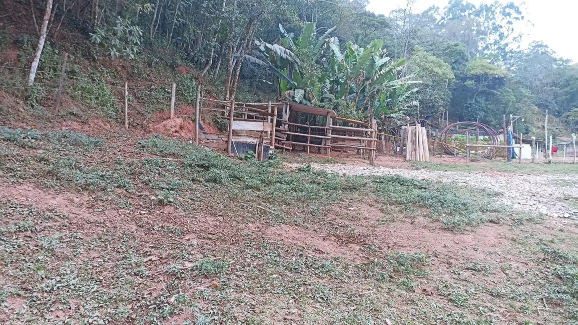 Sítio / Rancho com 2 quartos à venda, 250m2 em Centro, Paraibuna - SP - imagem 3 Foto 3 de Sítio / Rancho com 2 quartos à venda, 250m2 em Centro, Paraibuna - SP