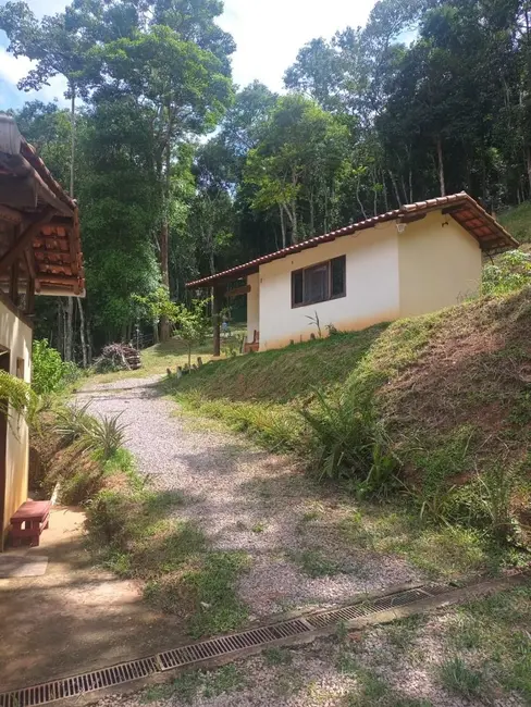 Chácara com 4 quartos à venda, 300m2 em Paraibuna - SP - imagem 4 Foto 4 de Chácara com 4 quartos à venda, 300m2 em Paraibuna - SP