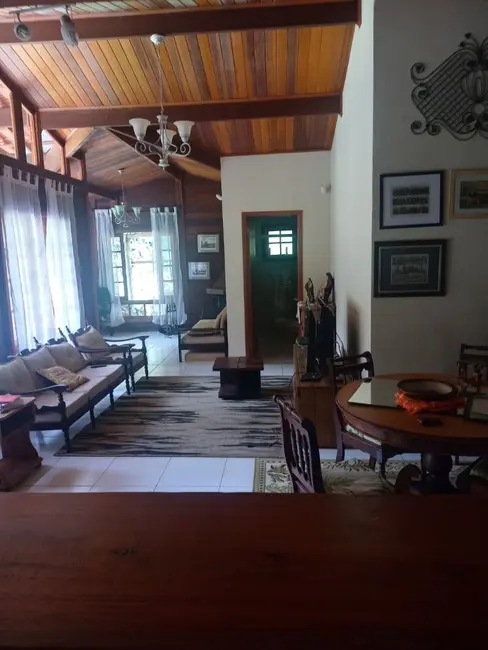 Chácara com 4 quartos à venda, 300m2 em Paraibuna - SP - imagem 8 Foto 8 de Chácara com 4 quartos à venda, 300m2 em Paraibuna - SP