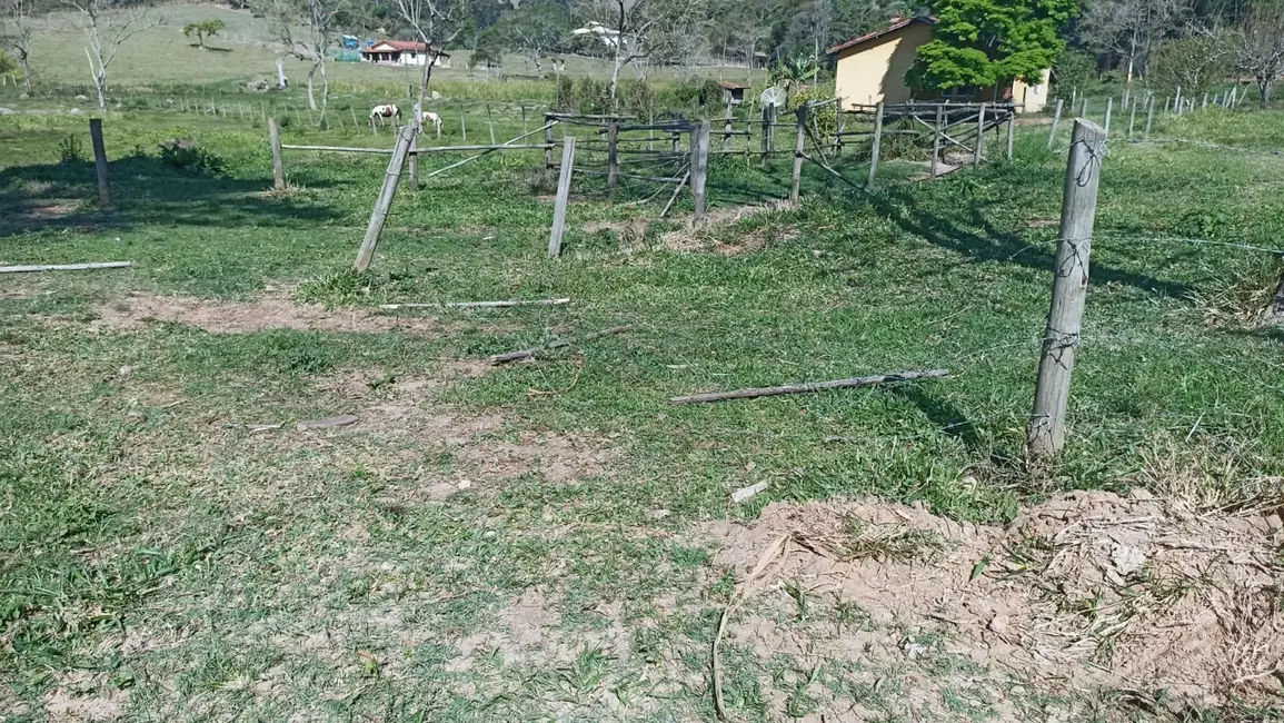 Chácara com 2 quartos à venda, 200m2 em Paraibuna - SP - imagem 3 Foto 3 de Chácara com 2 quartos à venda, 200m2 em Paraibuna - SP