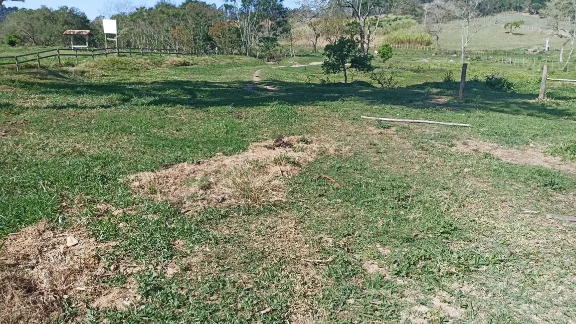 Chácara com 2 quartos à venda, 200m2 em Paraibuna - SP - imagem 2 Foto 2 de Chácara com 2 quartos à venda, 200m2 em Paraibuna - SP