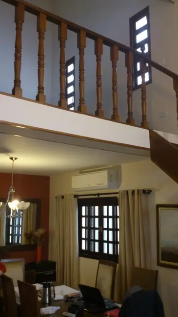 Sobrado com 3 quartos à venda, 170m2 em Sao Jose Dos Campos - SP - imagem 8 Foto 8 de Sobrado com 3 quartos à venda, 170m2 em Sao Jose Dos Campos - SP