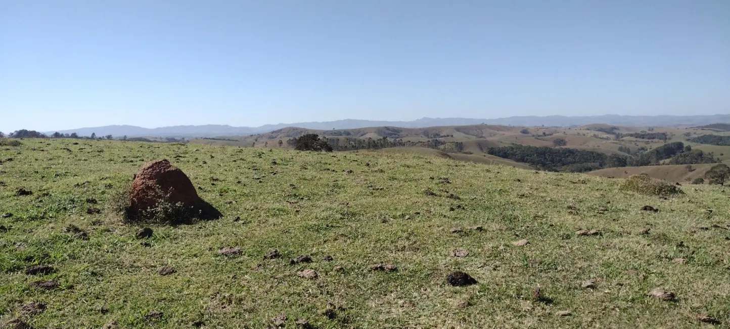 Foto 5 de Fazenda / Haras com 1 quarto à venda, 100m2 em Centro, Guaratingueta - SP