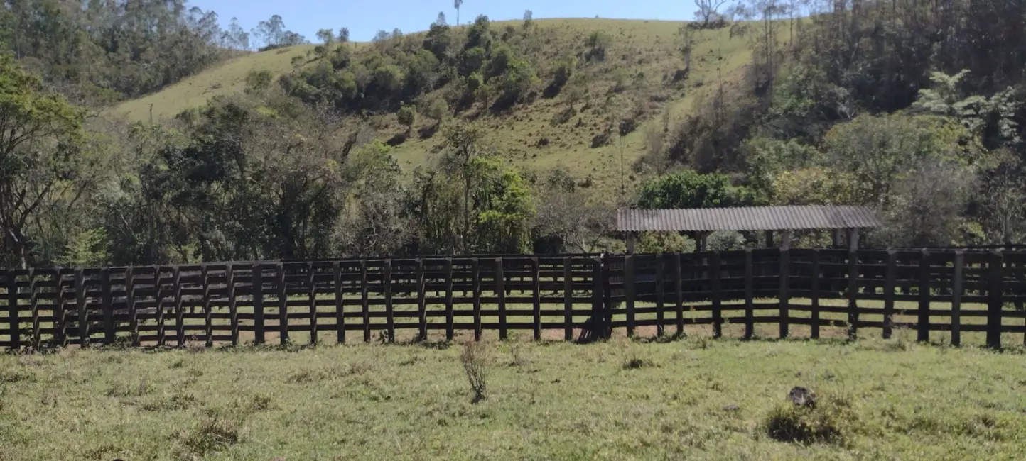 Foto 3 de Fazenda / Haras com 1 quarto à venda, 100m2 em Centro, Guaratingueta - SP