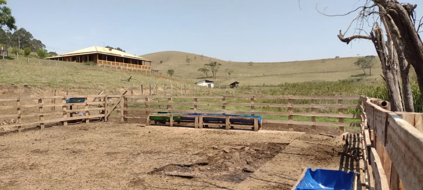 Foto 3 de Fazenda / Haras com 3 quartos à venda, 100m2 em Centro, Guaratingueta - SP