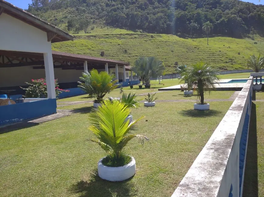 Sítio / Rancho com 3 quartos à venda, 100m2 em Sao Jose Dos Campos - SP - imagem 2 Foto 2 de Sítio / Rancho com 3 quartos à venda, 100m2 em Sao Jose Dos Campos - SP