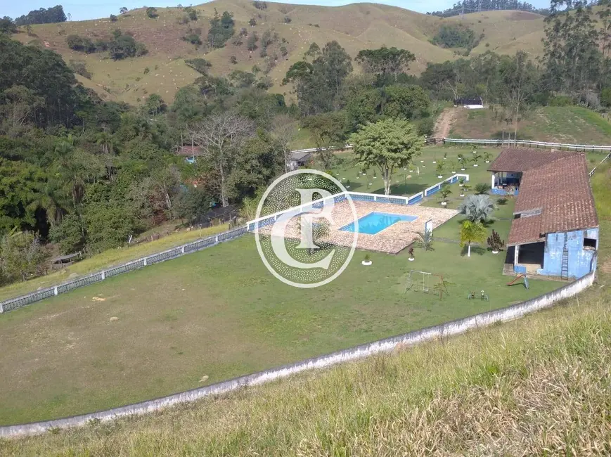 Sítio / Rancho com 3 quartos à venda, 100m2 em Sao Jose Dos Campos - SP - imagem 1 Foto 1 de Sítio / Rancho com 3 quartos à venda, 100m2 em Sao Jose Dos Campos - SP