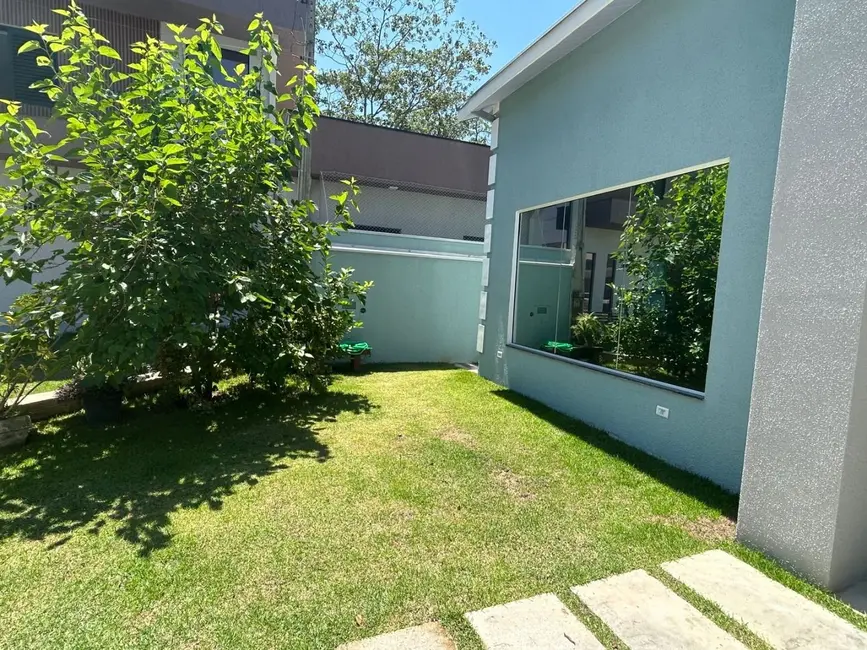 Foto 3 de Casa com 3 quartos à venda, 190m2 em Jardim Jacinto, Jacarei - SP