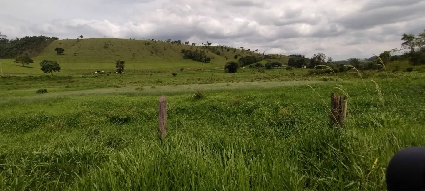 Foto 2 de Fazenda / Haras com 1 quarto à venda, 150m2 em Parque das Alamedas, Guaratingueta - SP