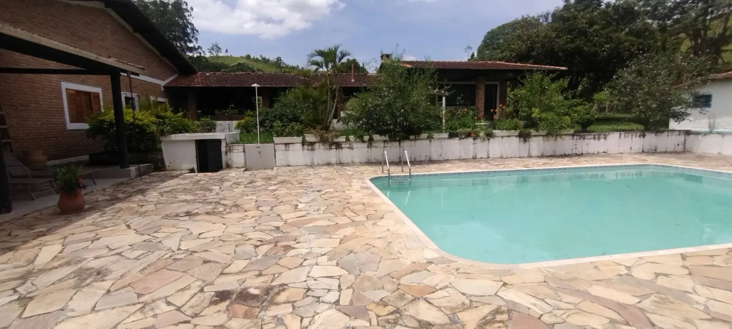 Foto 2 de Fazenda / Haras com 1 quarto à venda, 100m2 em Centro, Guaratingueta - SP