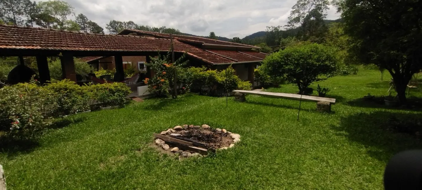 Foto 1 de Fazenda / Haras com 1 quarto à venda, 100m2 em Centro, Guaratingueta - SP