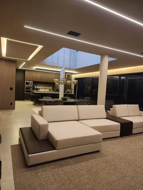 Sobrado com 4 quartos à venda, 384m2 em Sao Jose Dos Campos - SP - imagem 2 Foto 2 de Sobrado com 4 quartos à venda, 384m2 em Sao Jose Dos Campos - SP