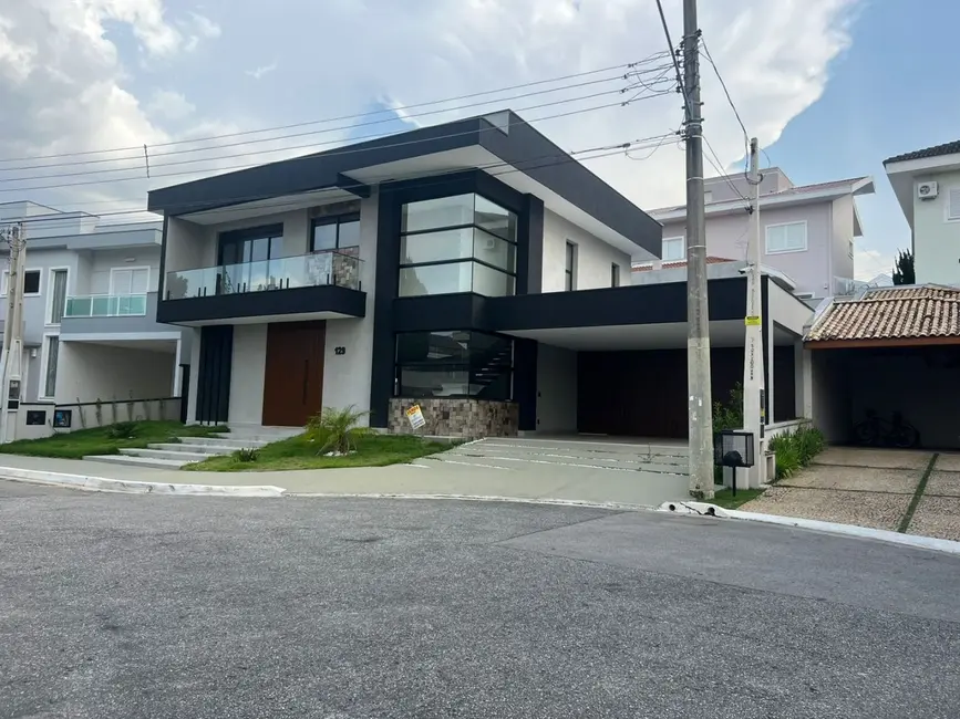 Sobrado com 4 quartos à venda, 340m2 em Sao Jose Dos Campos - SP - imagem 3 Foto 3 de Sobrado com 4 quartos à venda, 340m2 em Sao Jose Dos Campos - SP