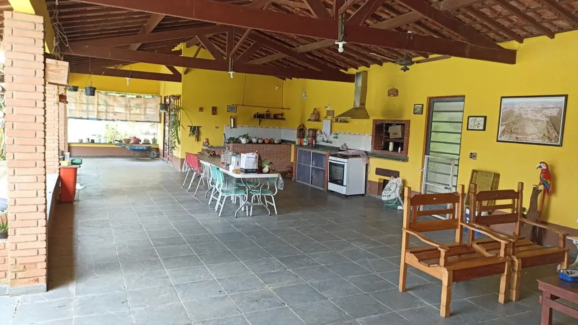 Foto 2 de Sítio / Rancho com 4 quartos à venda, 400m2 em Centro, Jambeiro - SP