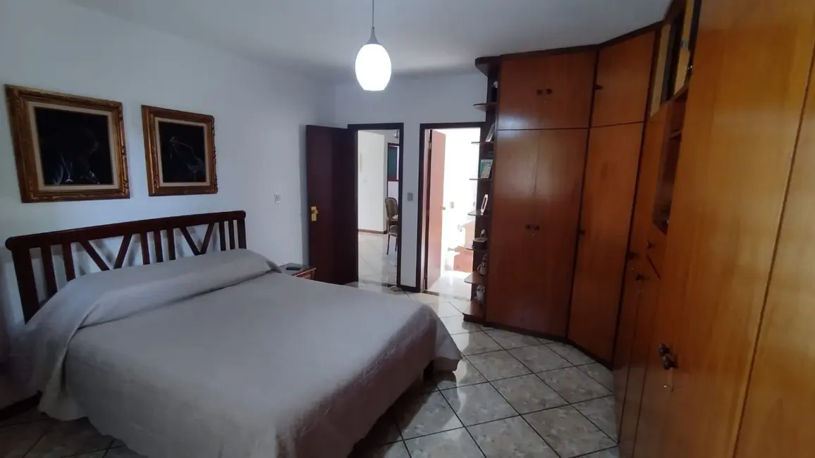 Sobrado com 4 quartos à venda, 387m2 em Sao Jose Dos Campos - SP - imagem 9 Foto 9 de Sobrado com 4 quartos à venda, 387m2 em Sao Jose Dos Campos - SP