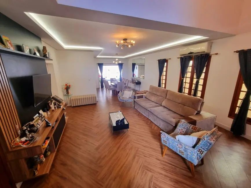 Casa com 4 quartos à venda e para alugar, 278m2 em Sao Jose Dos Campos - SP - imagem 7 Foto 7 de Casa com 4 quartos à venda e para alugar, 278m2 em Sao Jose Dos Campos - SP