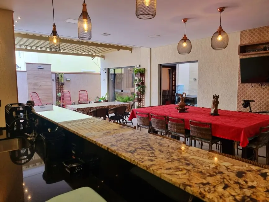 Casa com 4 quartos à venda e para alugar, 278m2 em Sao Jose Dos Campos - SP - imagem 4 Foto 4 de Casa com 4 quartos à venda e para alugar, 278m2 em Sao Jose Dos Campos - SP