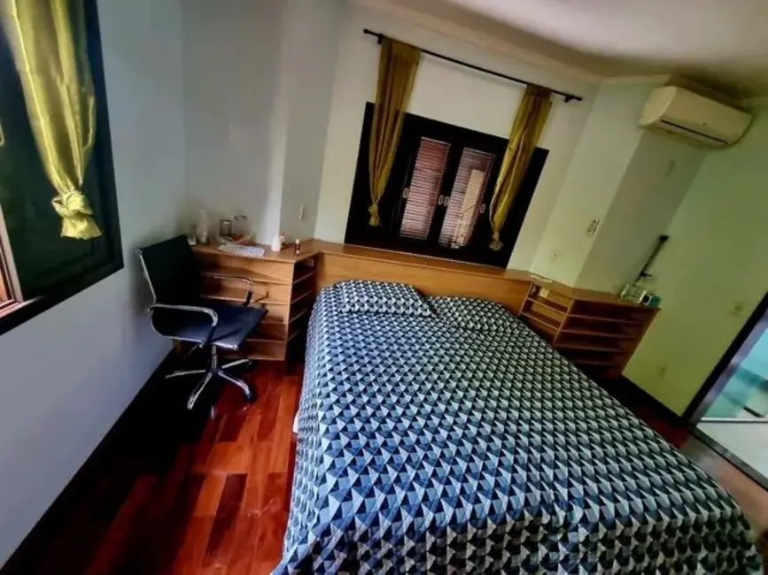 Sobrado com 5 quartos à venda, 237m2 em Sao Jose Dos Campos - SP - imagem 5 Foto 5 de Sobrado com 5 quartos à venda, 237m2 em Sao Jose Dos Campos - SP