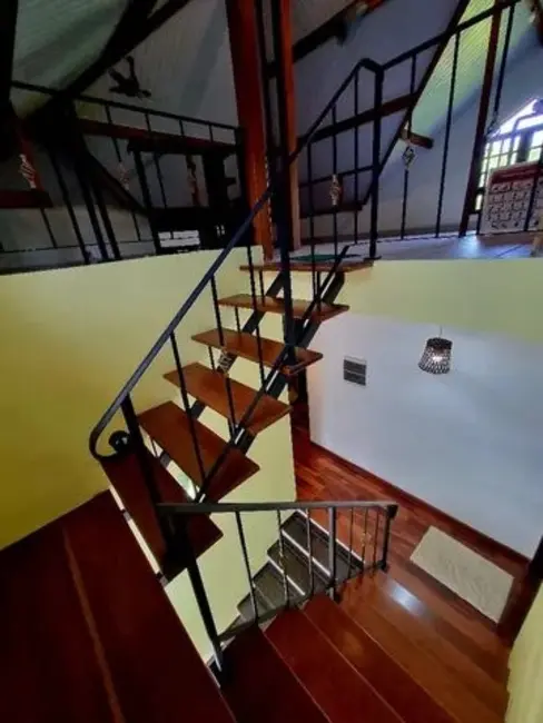 Sobrado com 5 quartos à venda, 237m2 em Sao Jose Dos Campos - SP - imagem 9 Foto 9 de Sobrado com 5 quartos à venda, 237m2 em Sao Jose Dos Campos - SP